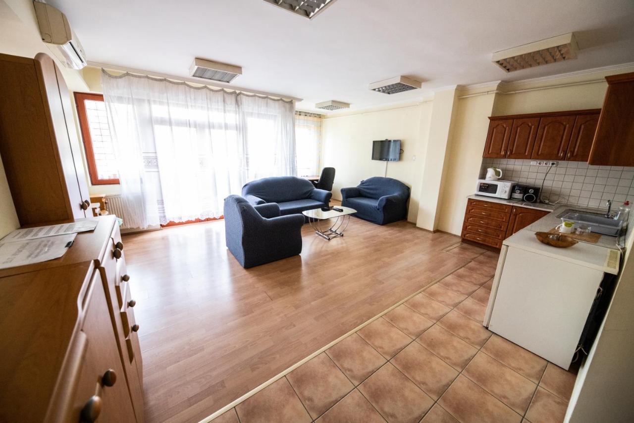 Appartement Elit Apartman à Debrecen Extérieur photo
